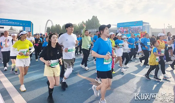 div, 小时全天在, 同时树立绿