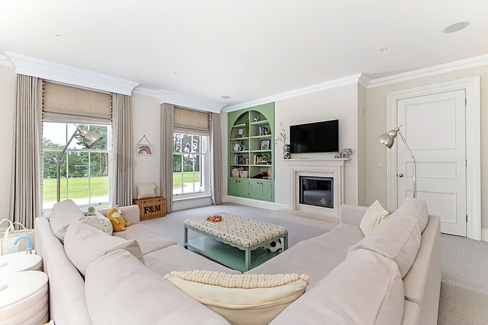 属于多塞特, 车位车库